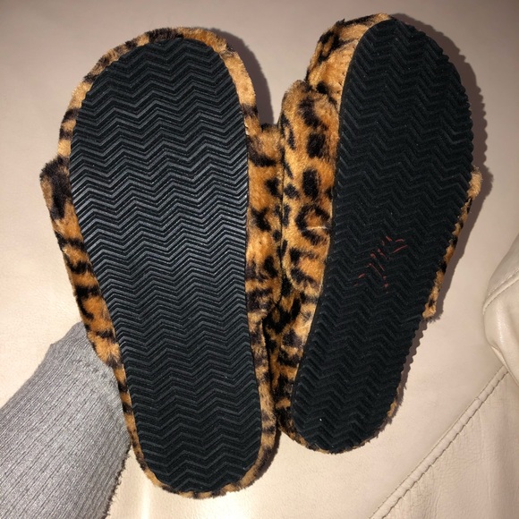 Steve Madden fabfuzz leopard fuzzy slippers - Picture 7 of 7